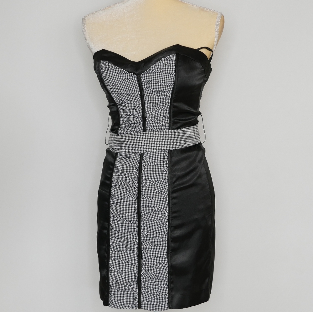 Dress sleeveless